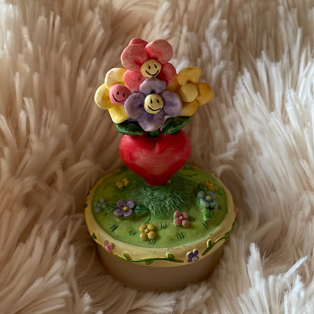 Candle topper for small candle jar